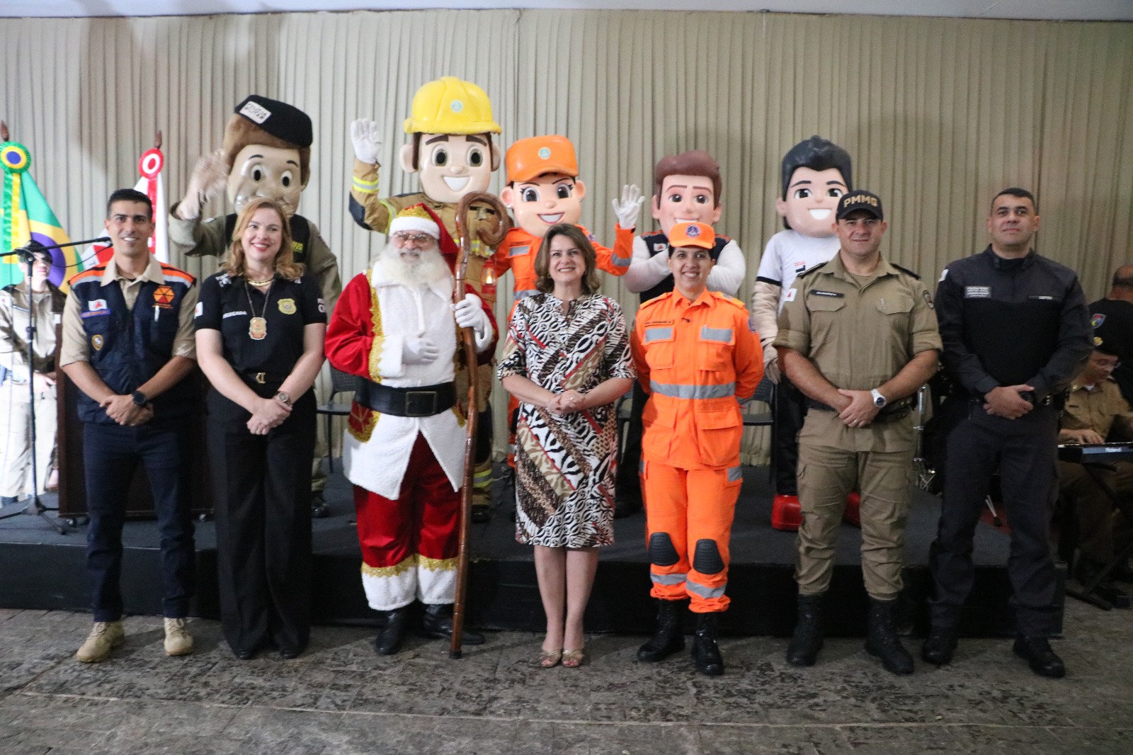 Agência Minas Gerais | Servas e Forças de Segurança de Minas Gerais se unem na campanha Cartas de Natal